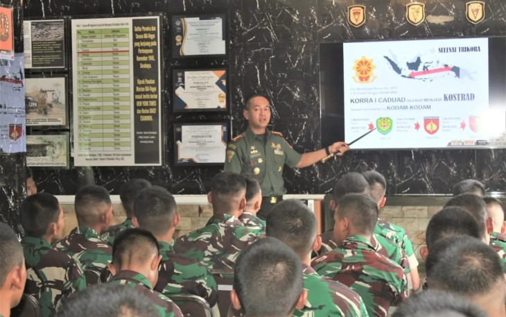 Danmenarmed 2 Kostrad Kolonel Arm Joko Setiyo Kurniawan saat memberikan pembekalan pengetahuan, Kamis (14/12)