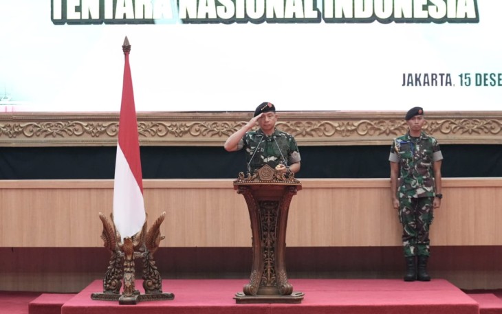 Panglima TNI Jenderal TNI Agus Subiyanto saat Pimpin Laporan Korps Kenaikan Pangkat 17 Perwira Tinggi TNI di Mabes TNI, Cilangkap, Jakarta Timur, Jumat (15/12/2023). 