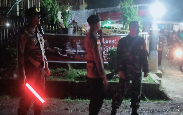 Para Babinsa Koramil Jajaran Kodim 1710/Mimika Turut Amankan Jalannya Ibadah Malam Natal 2023