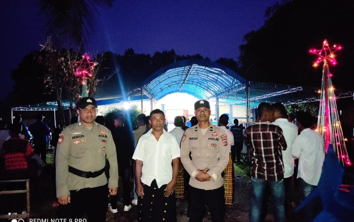 Pengamanan ibadah malam tahun baru wilayah Polsek jajaran Polres Ngada, Minggu (31/12)