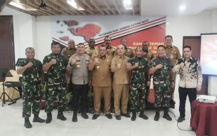 Pangkoarmada III Laksamana Muda TNI Irvansyah saat foto bersama jajaran Forkopimda Provinsi Papua Barat Daya, Senin (2/1)