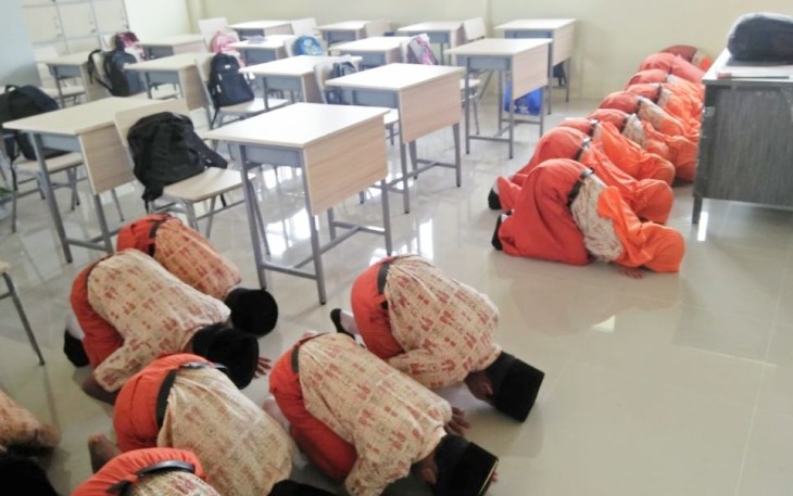 Sujud Syukur Siswa MIN 1 Rembang
