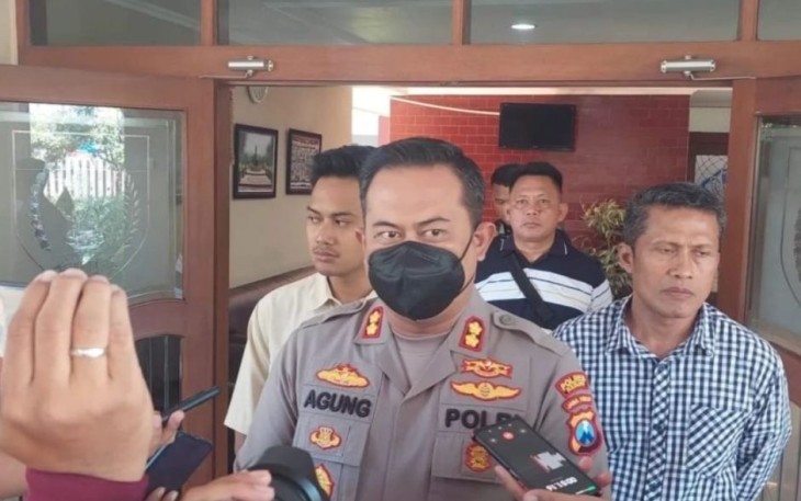 Kapolres Kediri AKBP Agung Setyo Nugroho saat memberikan keterangan pers, Minggu (8/1)