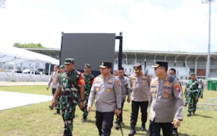 Kapolda Jatim Irjen Pol Toni Harmanto saat pengecekan kesiapan pengamanan kunker Presiden Jokowi di Banyuwangi, Senin (9/1)