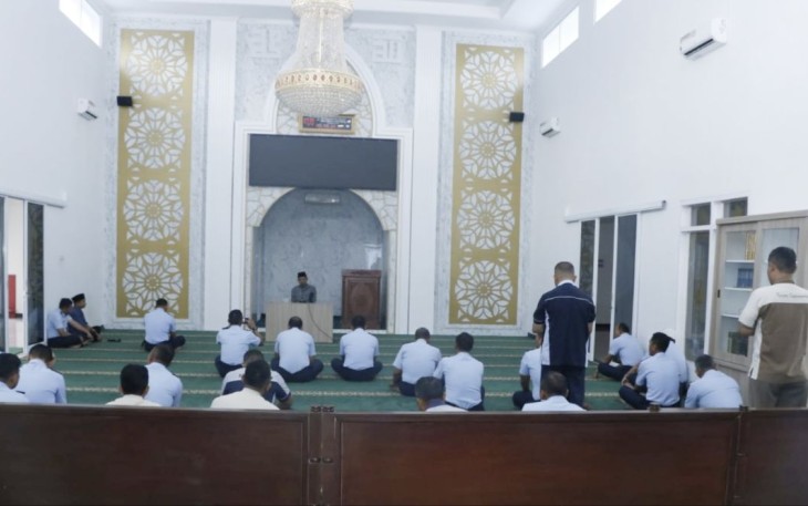 Shalat Dhuha bersama personel Koharmatau 