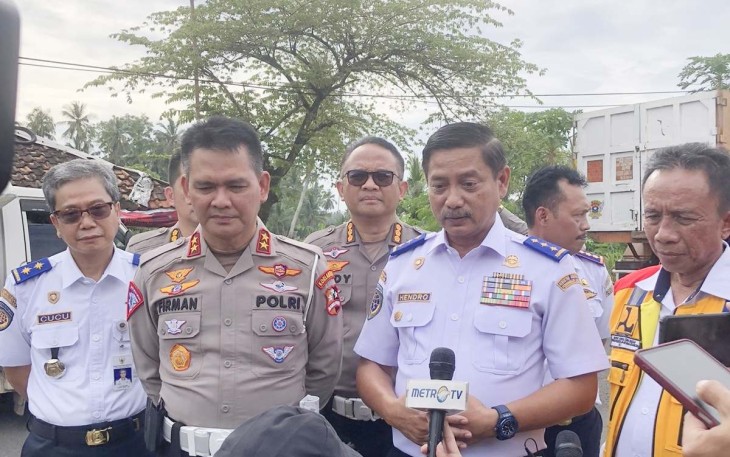 Dirjen Perhubungan Darat Hendro Sugiatno saat memberikan keterangan pers usai pengecekan jalur Pansela, Kamis (19/1)