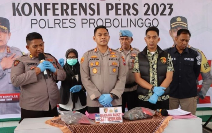 Kapolres Probolinggo AKBP Teuku Arsya Khadafi saat memberikan keterangan pers, Jum'at (20/1)