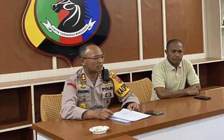 Kapolres Ngada AKBP Padmo Arianto saat memberikan keterangan pers terkait isu penculikan anak