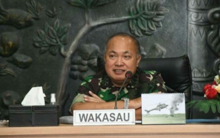 Wakasau Marsdya TNI Agustinus Gustaf Brugman saat memberikan pengarahan di lanud Abdulrahman Saleh 