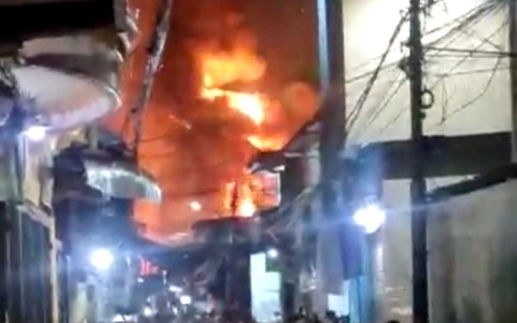 Kobaran api depo Pertamina Plumpang yang terbakar 