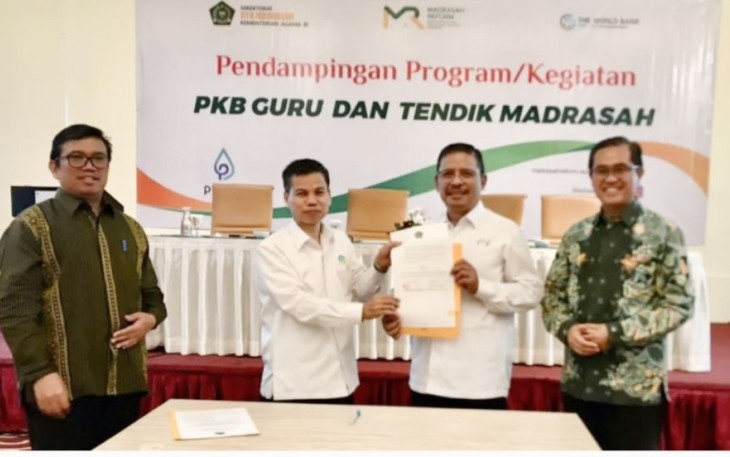 Penandatanganan kerja sama pemanfaatan MOOC Pintar dalam PPKB