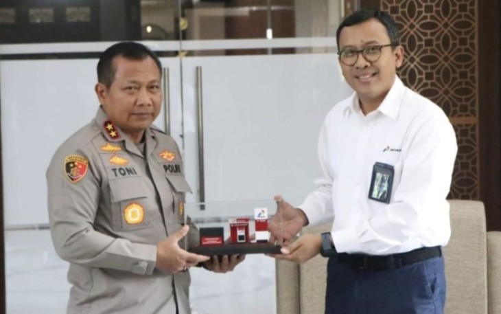Kapolda Jatim Irjen Pol Toni Harmanto bersama Tim PT Pertamina Niaga