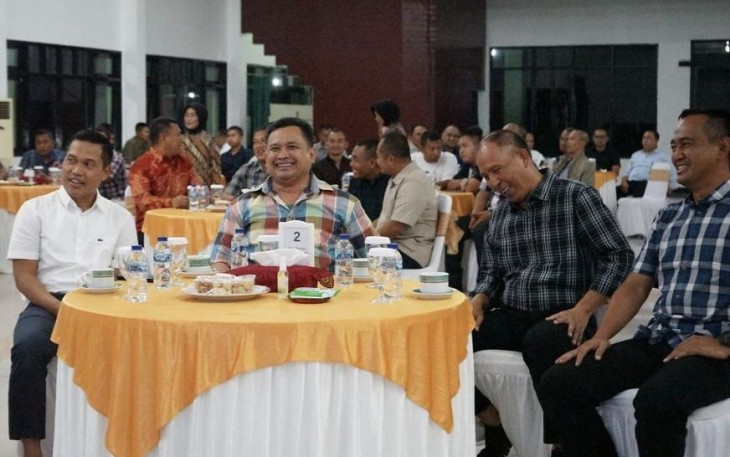 Danmenarmed 2 Kostrad Kolonel Arm Joko Setiyo Kurniawan (paling kanan) saat acara malam akrab Rabiniscab Armada TNI AD Tahun 2023 di Cimahi Bandung 
