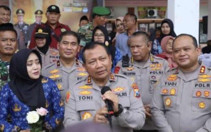 Kapolda Jatim Irjen Pol Toni Harmanto saat memberikan keterangan pers dalam Jum'at curhat 