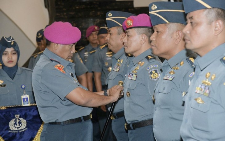 Gubernur AAL Mayjen TNI (Mar) Endi Supardi saat Sertijab pejabat dilingkungan AAL