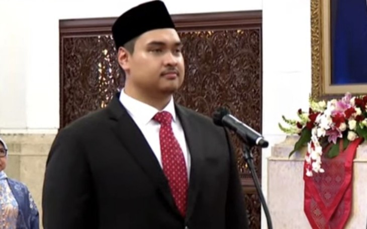 Ario Bimo Nandito Ariotejo saat mengucapkan sumpah di istana negara, Senin (3/4)