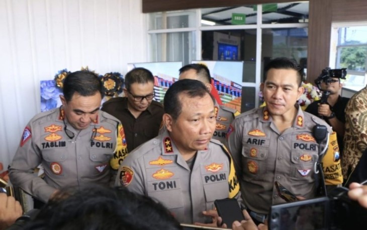 Kapolda Jatim Irjen Pol Toni Harmanto saat memberikan keterangan pers 