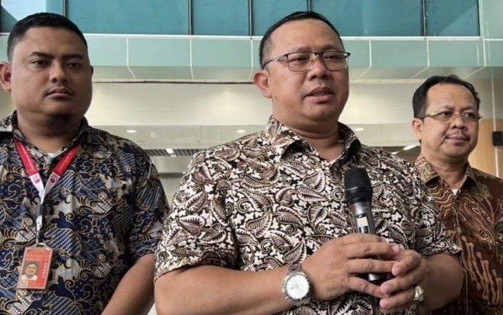 Direktur Layanan Haji dalam Negeri Saiful Mujan saat memberikan keterangan pers di Indramayu, Jum'at (5/5)