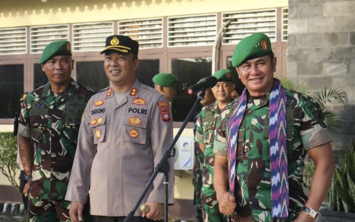 Pangdam XII/Tpr Mayjen TNI Iwan Setiawan bersama Kapolres Mempawah AKBP Sudarsono, Selasa (16/5)