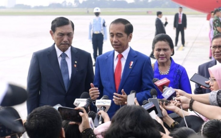 Presiden Joko Widodo menyampaikan keterangannya di hadapan awak media di Pangkalan TNI AU Halim Perdanakusuma, Jakarta, Jum'at (19/5)