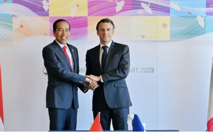 Presiden Joko Widodo mengadakan pertemuan bilateral dengan Presiden Prancis, Emmanuel Macron, di Hotel Grand Prince, Hiroshima, Jepang
