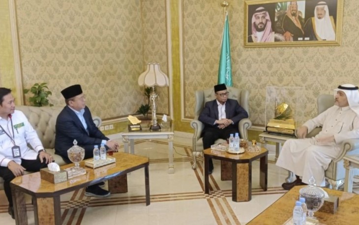 Pertemuan antara PPIH dengan Wakil Menteri Haji Saudi di Madinah, Senin (22/5)
