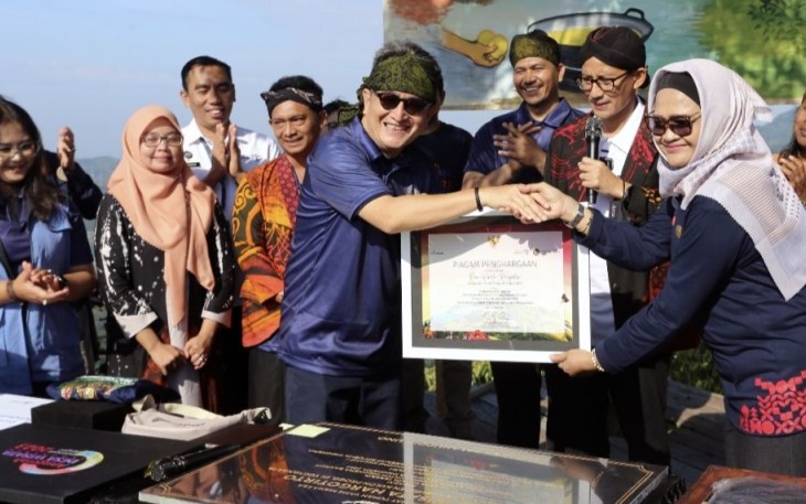 Menparekraf Sandiaga Uno saat menetapkan desa Hargotirto Kulon Progo sebagai salah satu Desa Terbaik Berkelas dunia, Senin (29/5)