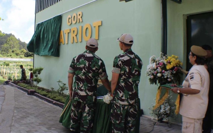 Danrem 023 KS Kolonel Inf Dodi Triwinarto saat meresmikan GOR Patriot 