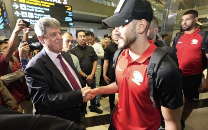 Dubes Zuhair Al Shun menyambut langsung timnas Palestina di Bandara Soeta