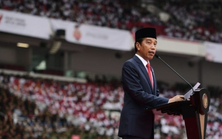 Presiden Joko Widodo memimpin jalannya Upacara Peringatan ke-77 Hari Bhayangkara Tahun 2023 di Stadion Utama Gelora Bung Karno, Jakarta, Sabtu (1/7)