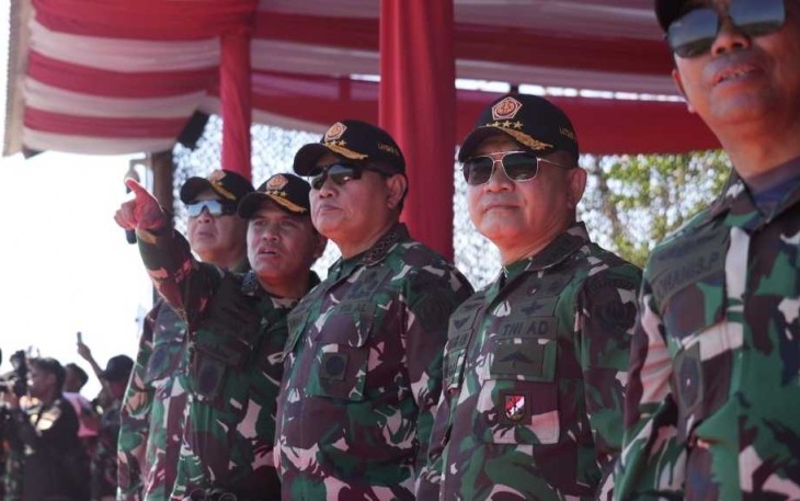 Kasad Jenderal TNI Dudung Abdurachman saksikan puncak latgab TNI di Situbondo 
