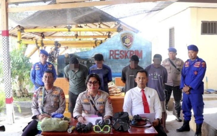 Kapolres Lembata AKBP Dr. Vivick Tjangkung saat konferensi pers 