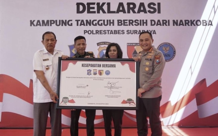 Kapolrestabes Surabaya Kombes Pol Pasma ROYCE saat meresmikan Posko Kampung Tangguh Bebas Narkoba, Rabu (30/8)