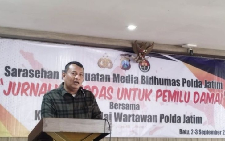 Kabid Humas Polda Jatim Kombes Dirmanto saat sarasehan penguatan media bersama jurnalis di Kota Batu, Minggu (3/9)