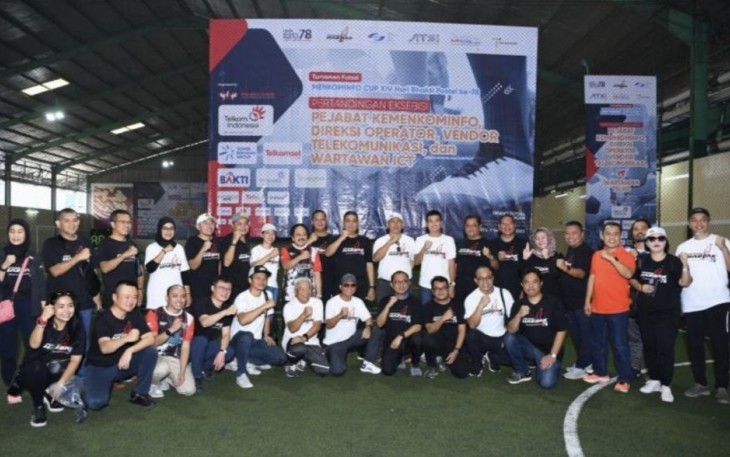 Para pejabat Kementerian Kominfo, Direksi Operator, Vendor Telekomunikasi, Wartawan ICT, dan Sivitas Kementerian Kominfo pada Turnamen Futsal Hari Bhakti Postel ke-78 memperebutkan Piala Menkominfo XIV yang bertemakan “Dengan Semangat Olahraga, Mari Kita Majukan Industri Telekomunikasi Indonesia”, di Grand Futsal Kuningan Jakarta, Sabtu (09/09/2023)