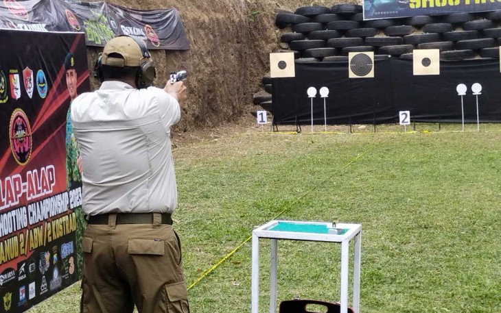 Kasdivif 2 Kostrad Brigjen TNI Primadi Saiful Sulun dalam turnamen menembak Alap Alap Precision Shooting Championship 2023, Sabtu (16/9)