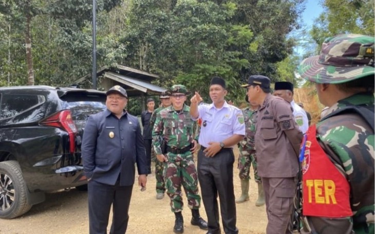 Wakil Bupati Berau bapak Gamalis saat meninjau lokasi TMMD ke 118 Kodim 0902/Berau