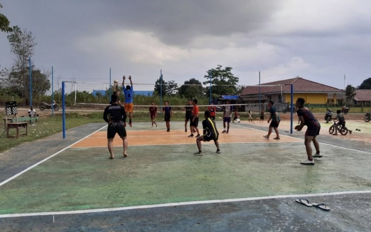 Olahraga bersama warga di lokasi TMMD 