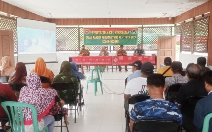 Sasaran non fisik TMMD ke 118 Kodim 0902/Berau dengan penyuluhan kesehatan warga, Selasa (26/9) 