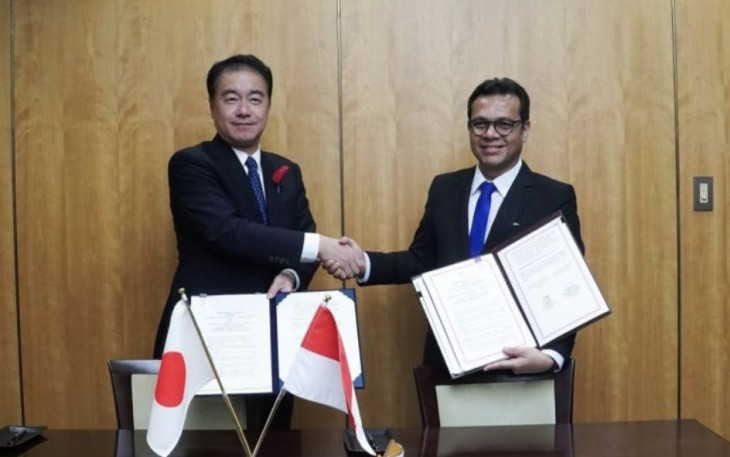 Wamenkominfo Nezar Patria (kanan) bersama Wakil Menteri Parlemen Ministry of Internal Affairs and Communications (MIC) Jepang Komori Taku di Kantor MIC, Tokyo, Jepang, Rabu (11/10/2023).