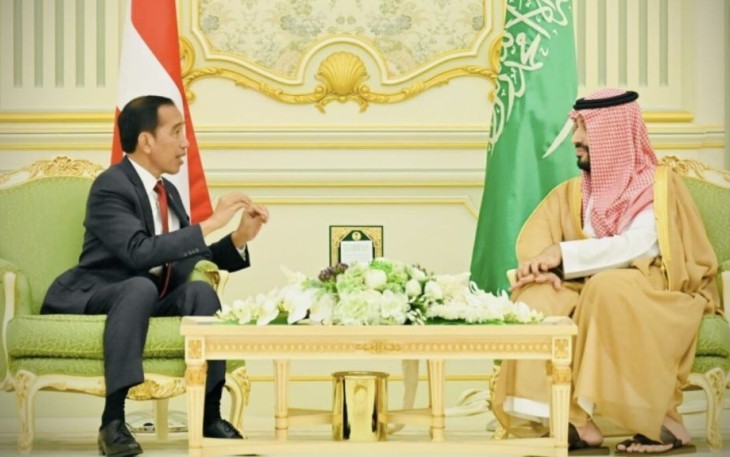 Presiden Joko Widodo melakukan pertemuan bilateral dengan Perdana Menteri (PM) Kerajaan Arab Saudi (KAS) Mohammed bin Salman Al-Saud di Istana Al-Yamamah, Riyadh, pada Kamis, 19 Oktober 2023