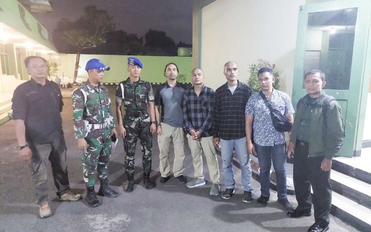Oknum TNI terlibat penyerangan kantor Satpol PP Denpasar saat diamankan Tim Intel Kodam IX/Udayana, Senin (27/11)