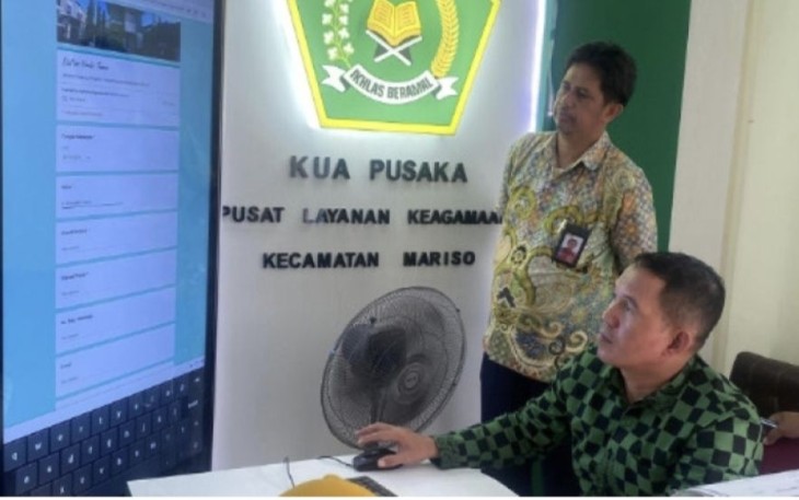 Kabid Urais H Wahyuddin Hakim saat meninjau revitalisasi KUA Kec. Mariso, Kota Makassar, Kamis (30/11)