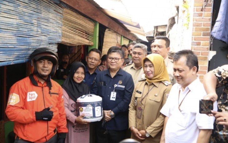 Dirjen Ketenagalistrikan Jisman Hutajulu saat penyerahan AML di Kelurahan Pulo Gebang Jakarta Timur, Selasa (12/12)