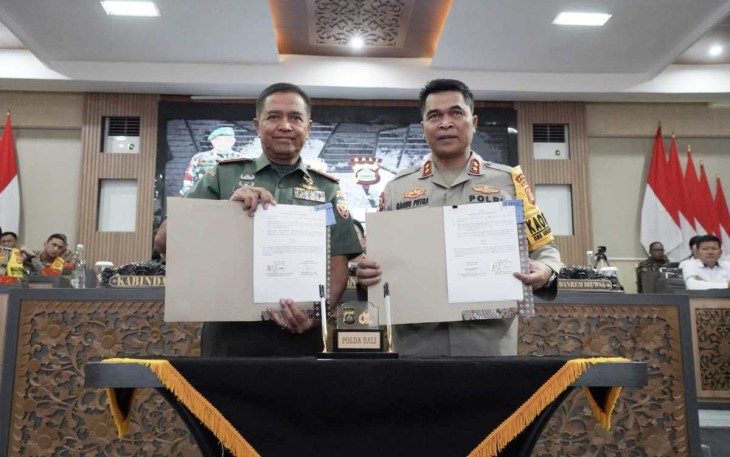 Pangdam IX Udayana Mayjen TNI Harfendi bersama Kapolda Bali Irjen Pol Ida Bagus Kd Putra Narendra, Rabu (13/12)