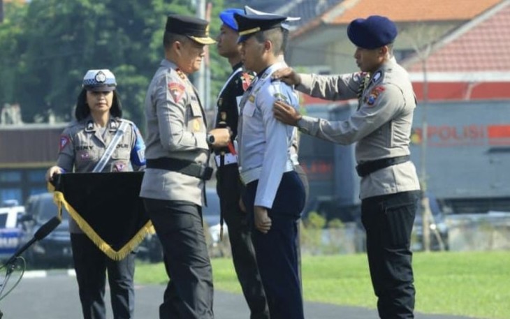 Kapolda Jatim Irjen Pol Imam Sugianto saat apel gelar pasukan Operasi Lilin Semeru 2023, Kamis (21/12)
