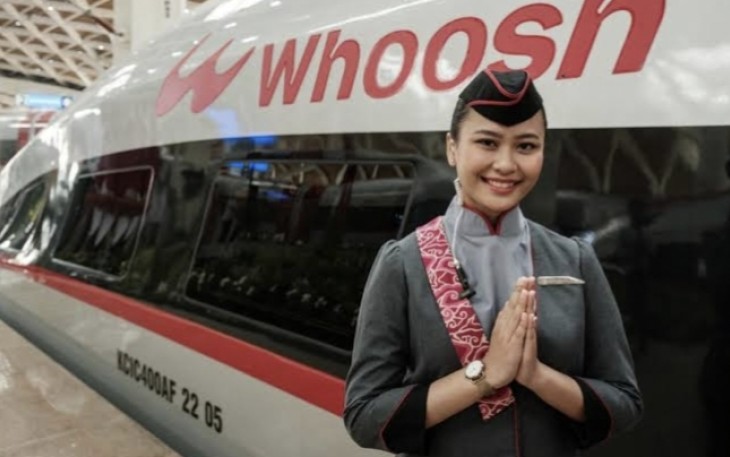 Kereta cepat Whoosh saat masa liburan Nataru