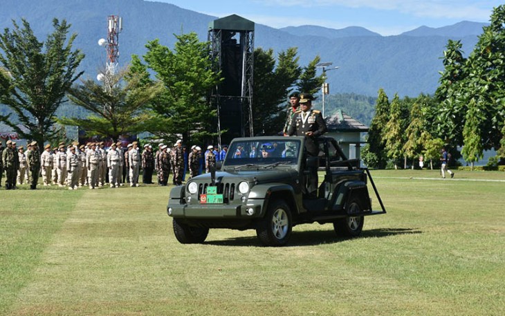 Pangdam XVIII/Kasuari, Mayjen TNI Ilyas Alamsyah, S.E., M.Tr.(Han)., CGCAE. pada upacara Peringatan HUT Ke 78 TNI.