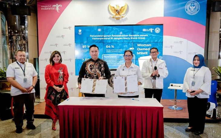 Penandatanganan nota kesepahaman bersama (MoU) antara Sekretaris Kemenparekraf/Sekretaris Utama Baparekraf, Ni Wayan Giri Adnyani dengan CEO Merry Riana Group, Alva Tjenderasa.