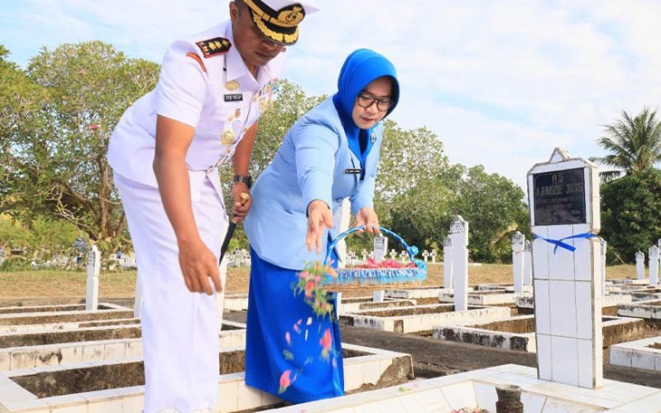 Danlanudal Manado saat Ziarah dan Tabur Bunga